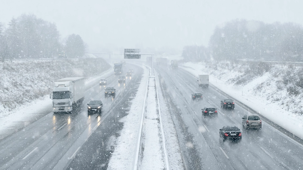 Wintereinbruch und Stau auf den Autobahnen